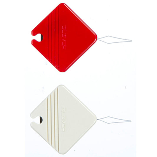 Clover 478 Petit Cut two-piece pack: red and white wire threaders with recessed cutters