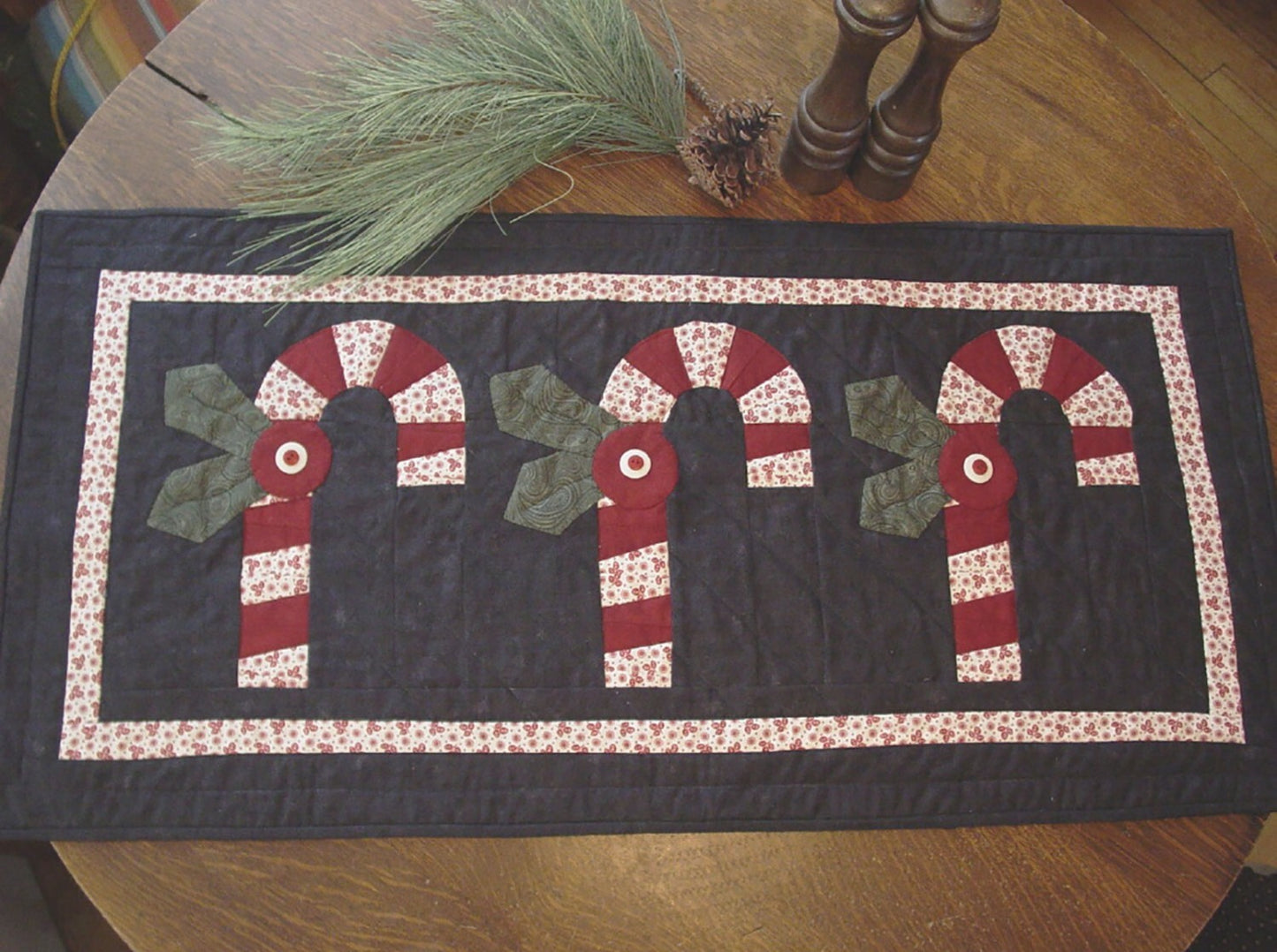 Twisted Peppermint Table Topper Pattern , quilting and craft projects