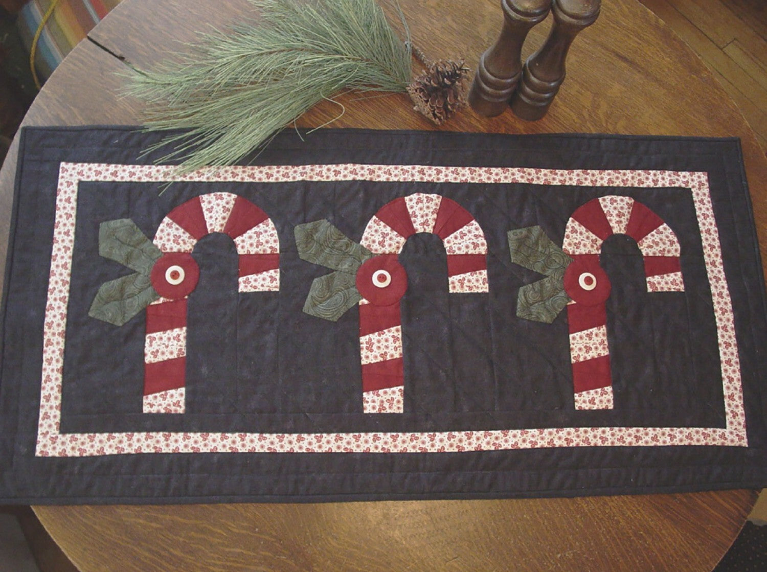 Twisted Peppermint Table Topper Pattern , quilting and craft projects