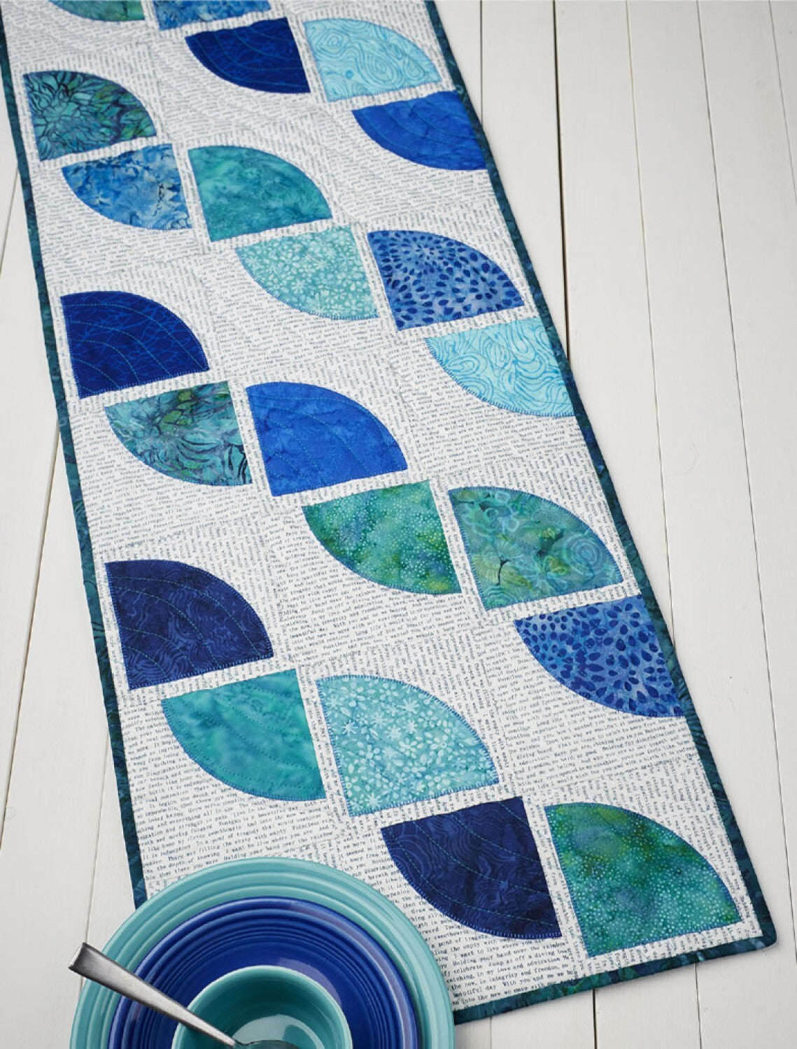 Drunkard's Path Table Runner Pattern from Cut Loose Press , quilting and craft projects