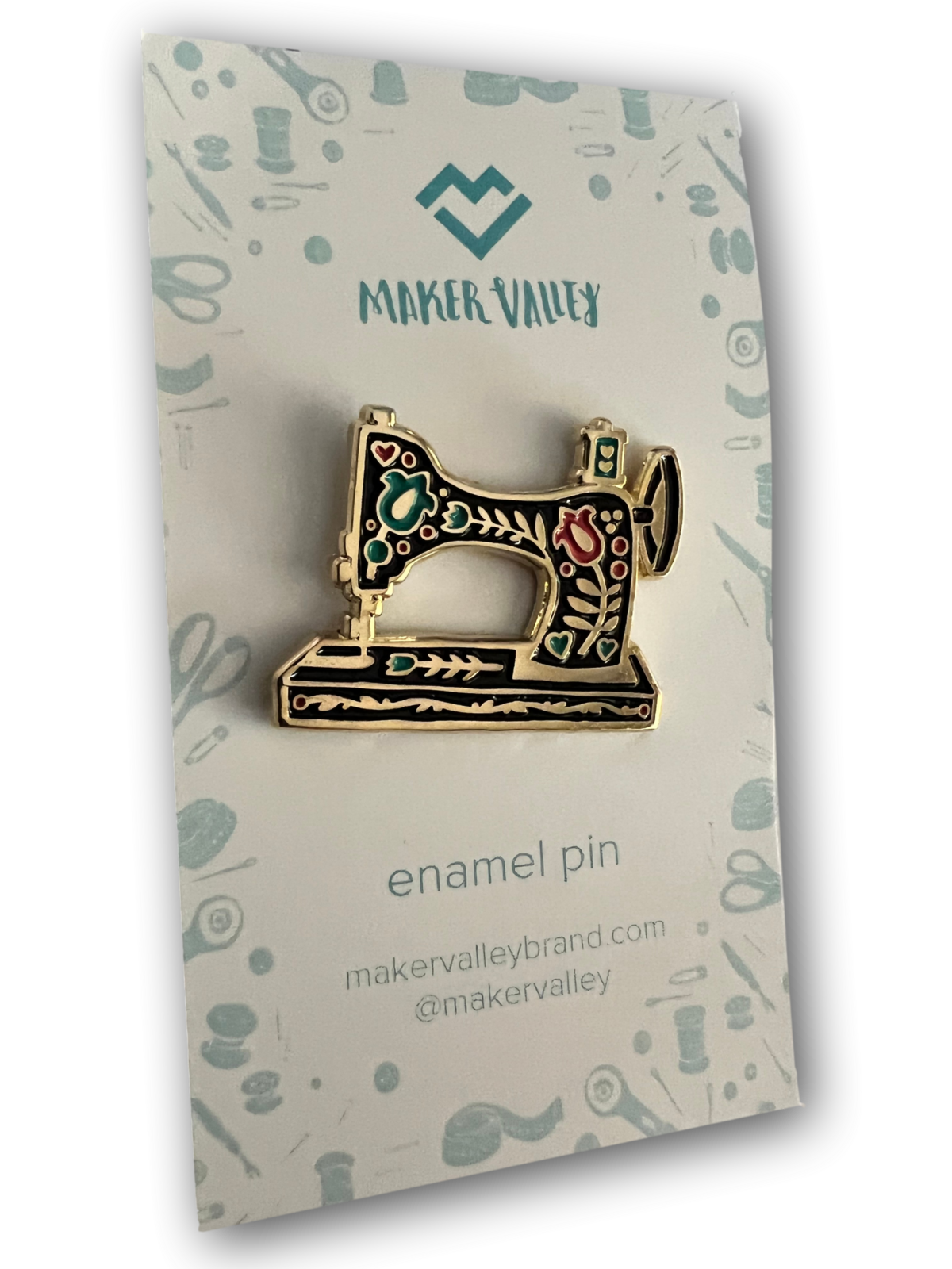 Vintage Sewing Machine Black Enamel Pin , quilting and needlework