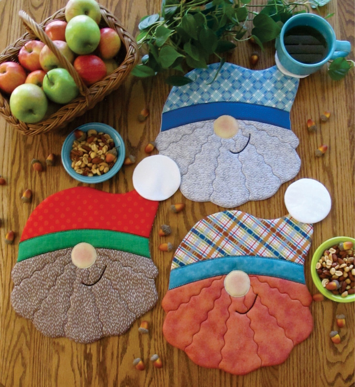 Home Gnomes Applique Placemat Pattern , quilting and craft projects