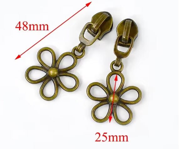 Antique Flower Zipper Pull 5 - Everything Fabric