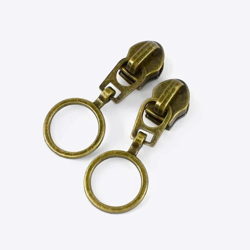 Antique Zipper Pull 5 Circle - Everything Fabric