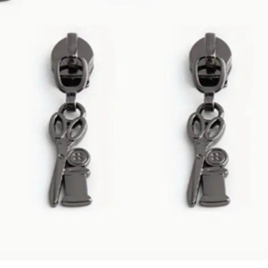 Gunmetal Scissor Thread Zipper Pull 5 - Everything Fabric