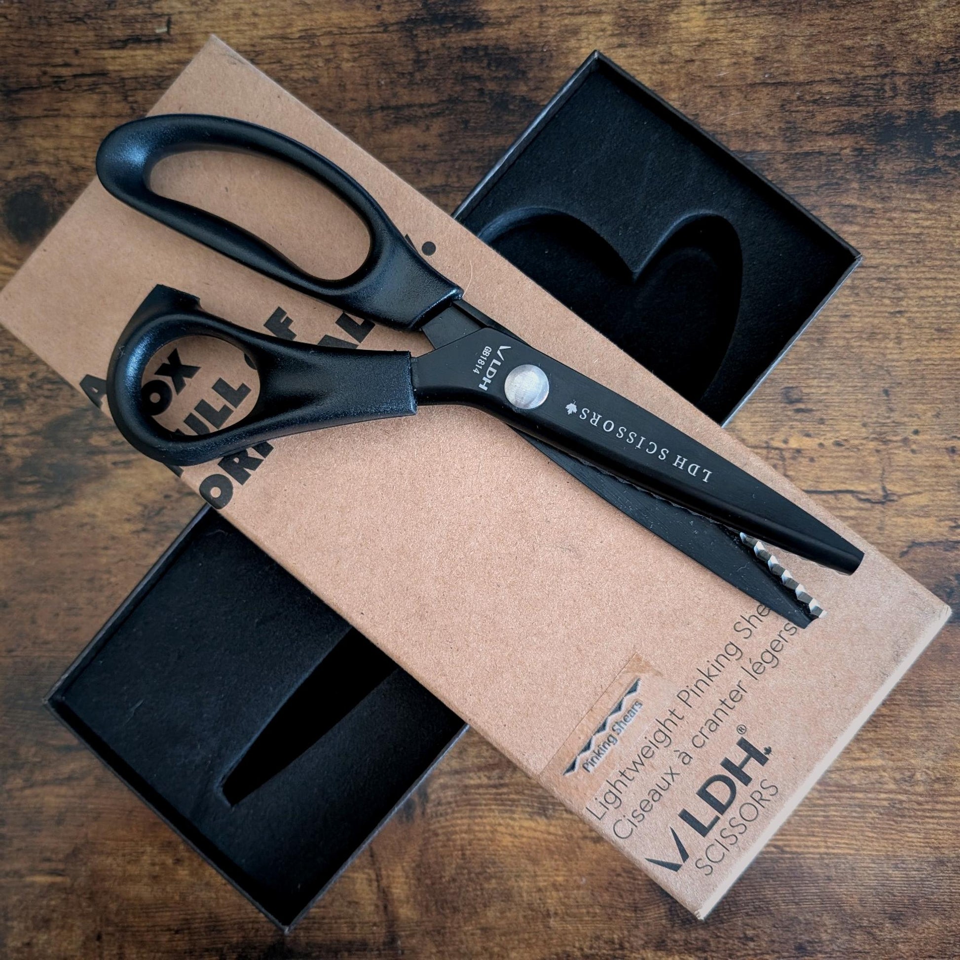 Midnight Edition Lightweight Pinking Shears - Everything Fabric