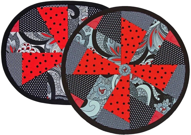 Twist N Twirl Placemat Pattern by Cut Loose Press - Everything Fabric